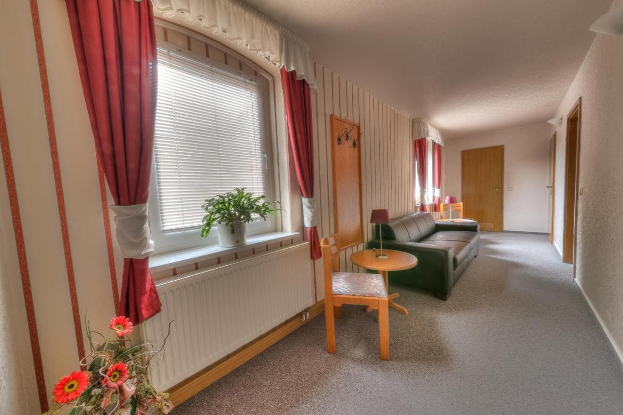 Hotel - Pension & Gaststaette "Alter Koenig" Hettstedt Eksteriør bilde